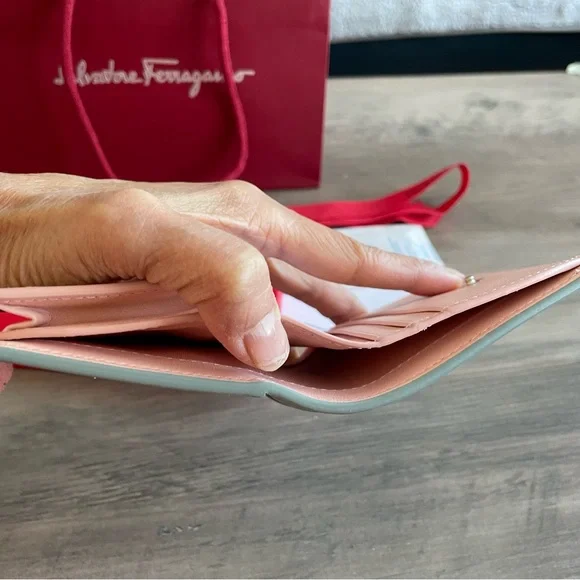 Salvatore Ferragamo new wallet in a Gift Box - Picture 7 of 7